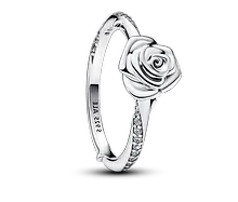 Elegant silver ring with floral design