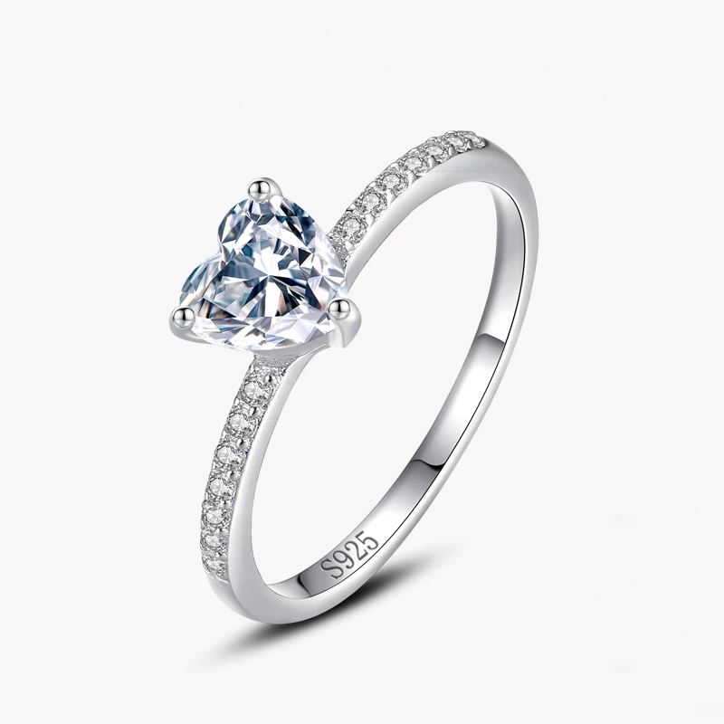 Bague scintillante en forme de cœur éternel