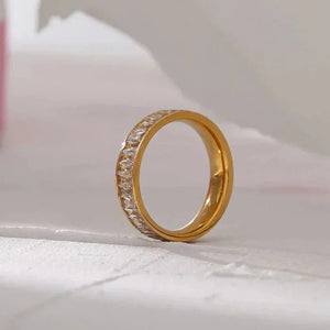 18K gold-plated ring with clear crystal accents on textured surface