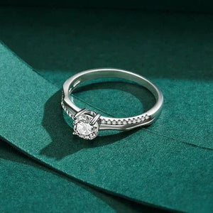 925 silver ring with round solitaire center and pavé set stones on split band