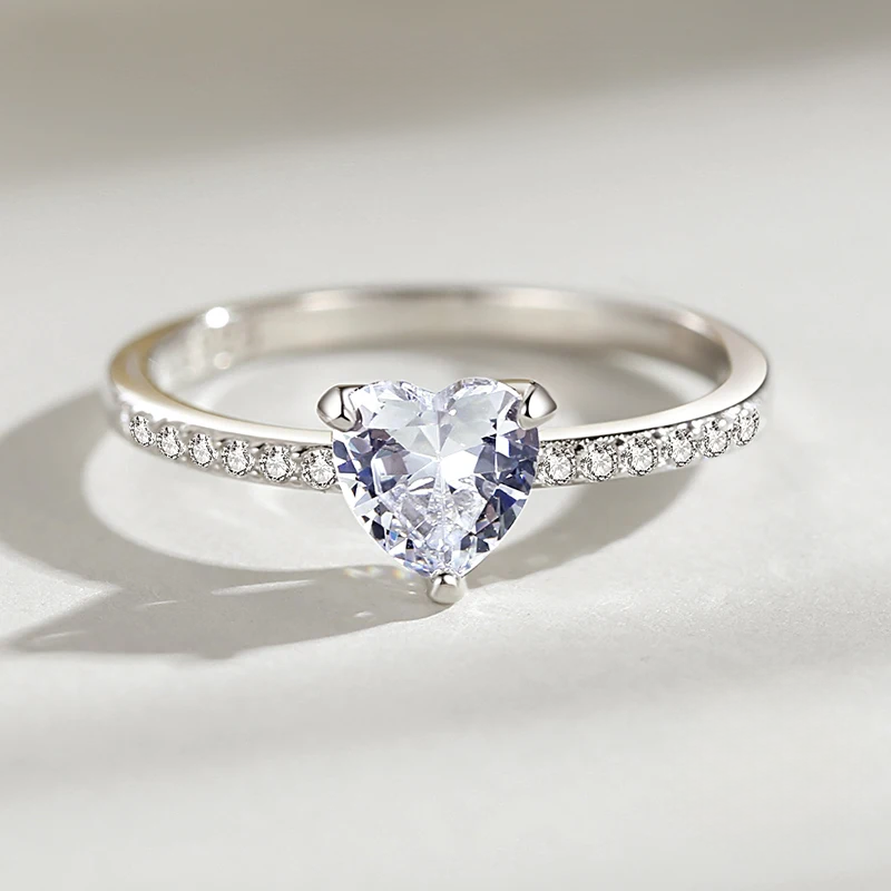 Bague scintillante en forme de cœur éternel