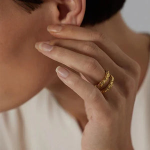 Bague texturée en or d'Olivia