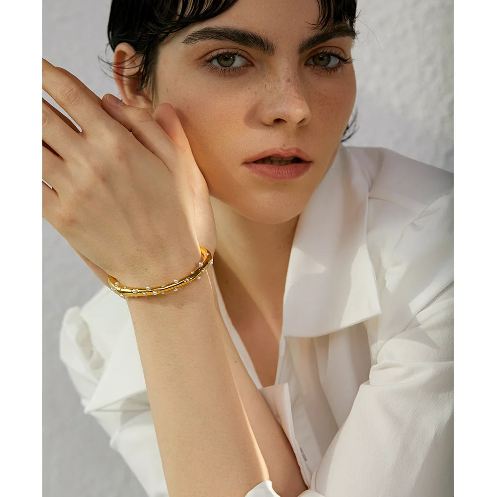 Bracelet à breloques en perles dorées
