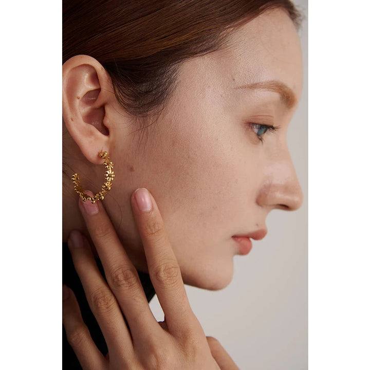 Boucles d'oreilles rondes à l'éclat floral