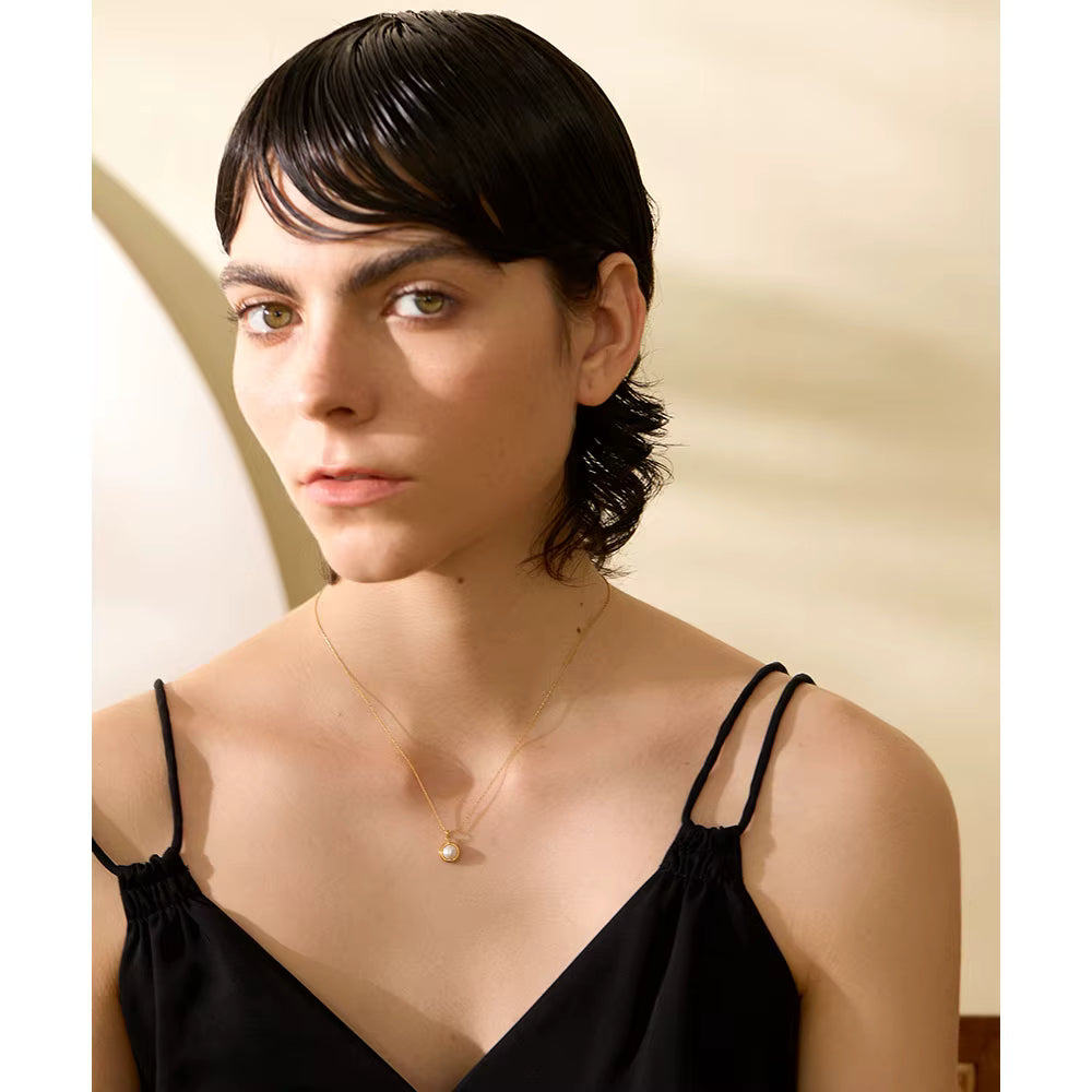 Minimalist Pearl Drop