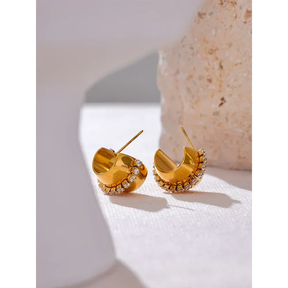 Glimmer Curve Small Huggie Earrings - TM & Co. Jewels
