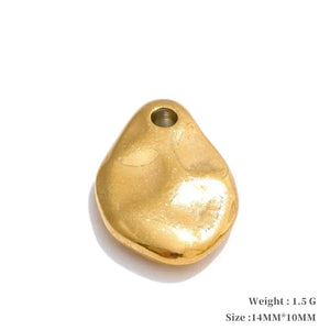 Gold pendant on a white background with weight and size information.