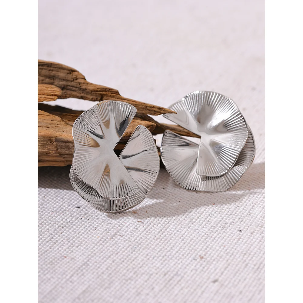 Boucles d'oreilles à pétales dorés