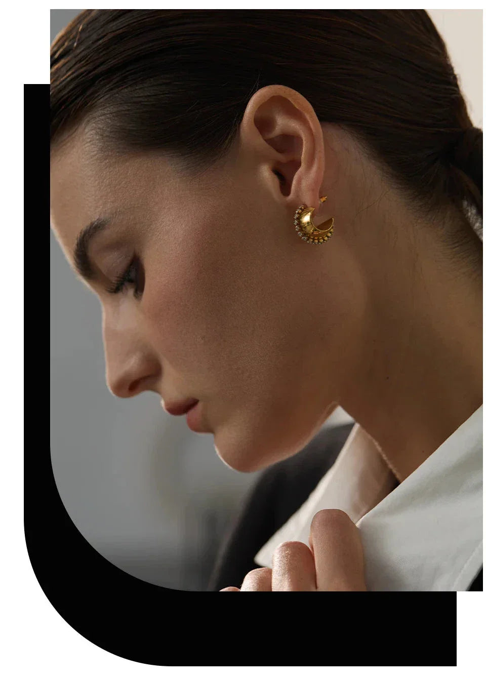 Glimmer Curve Small Huggie Earrings - TM & Co. Jewels