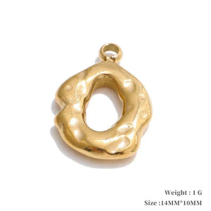 Gold pendant on a white background with weight and size information.