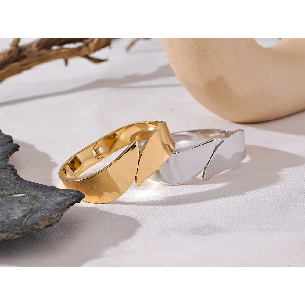 Bracelet large en acier Golden Symmetry