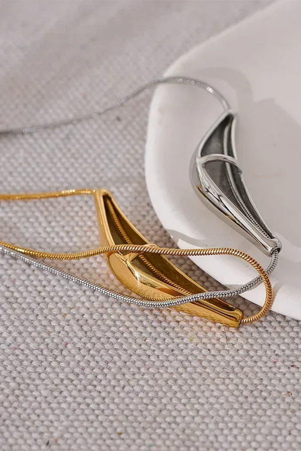 Modern Edge Collar - TM & CO. JEWELS 