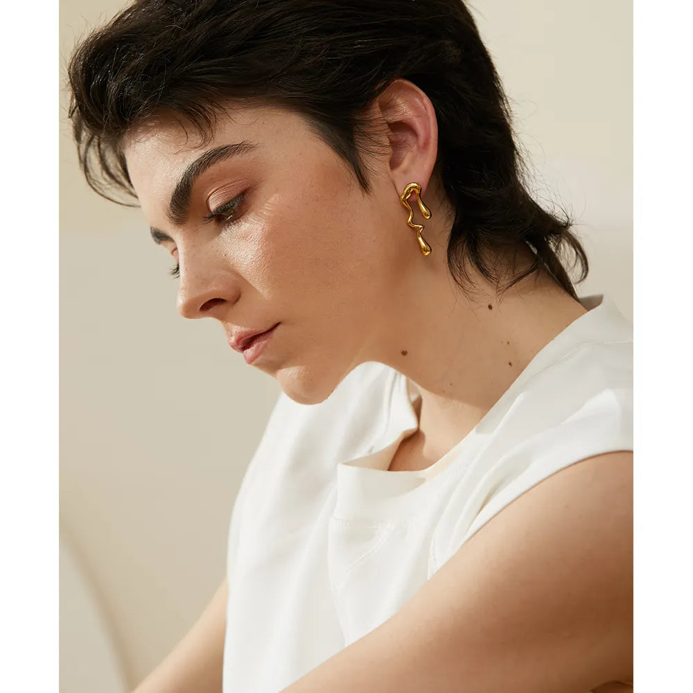 Boucles d'oreilles asymétriques à gros clous inhabituels