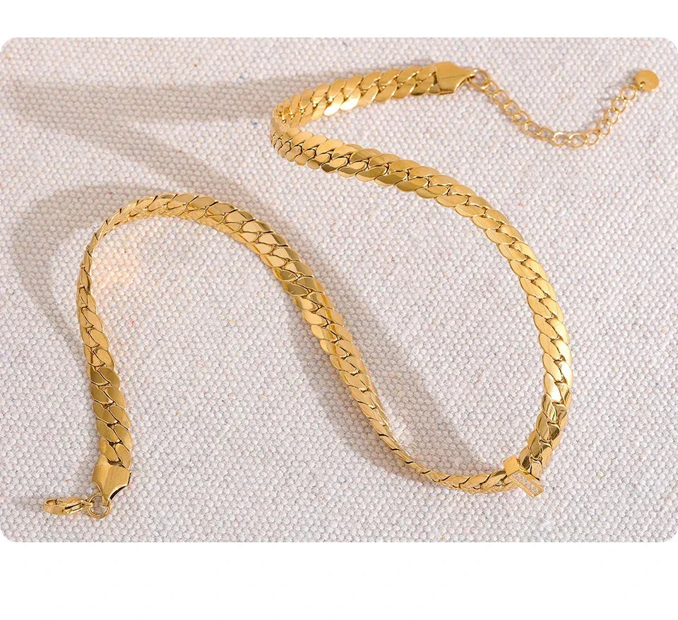 Nina's Golden ChainSpark Elegance - TM & Co. Jewels