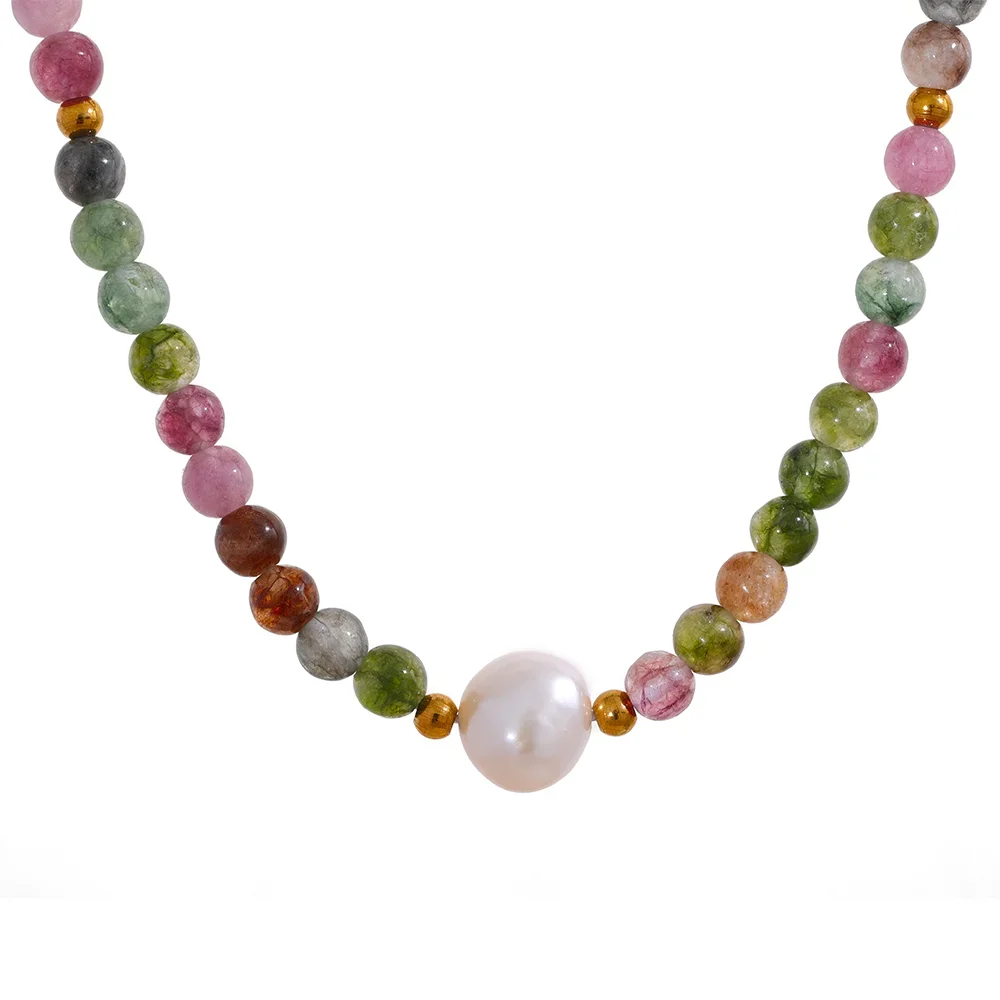 Necklace with multicolored beads and a pearl on a white background, featuring the brand 'Yipup'.