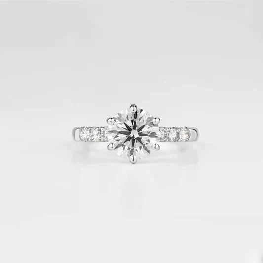 A classic solitaire ring from the TM & Co. Jewels collection, crafted in 925 sterling silver for a timeless and elegant look.